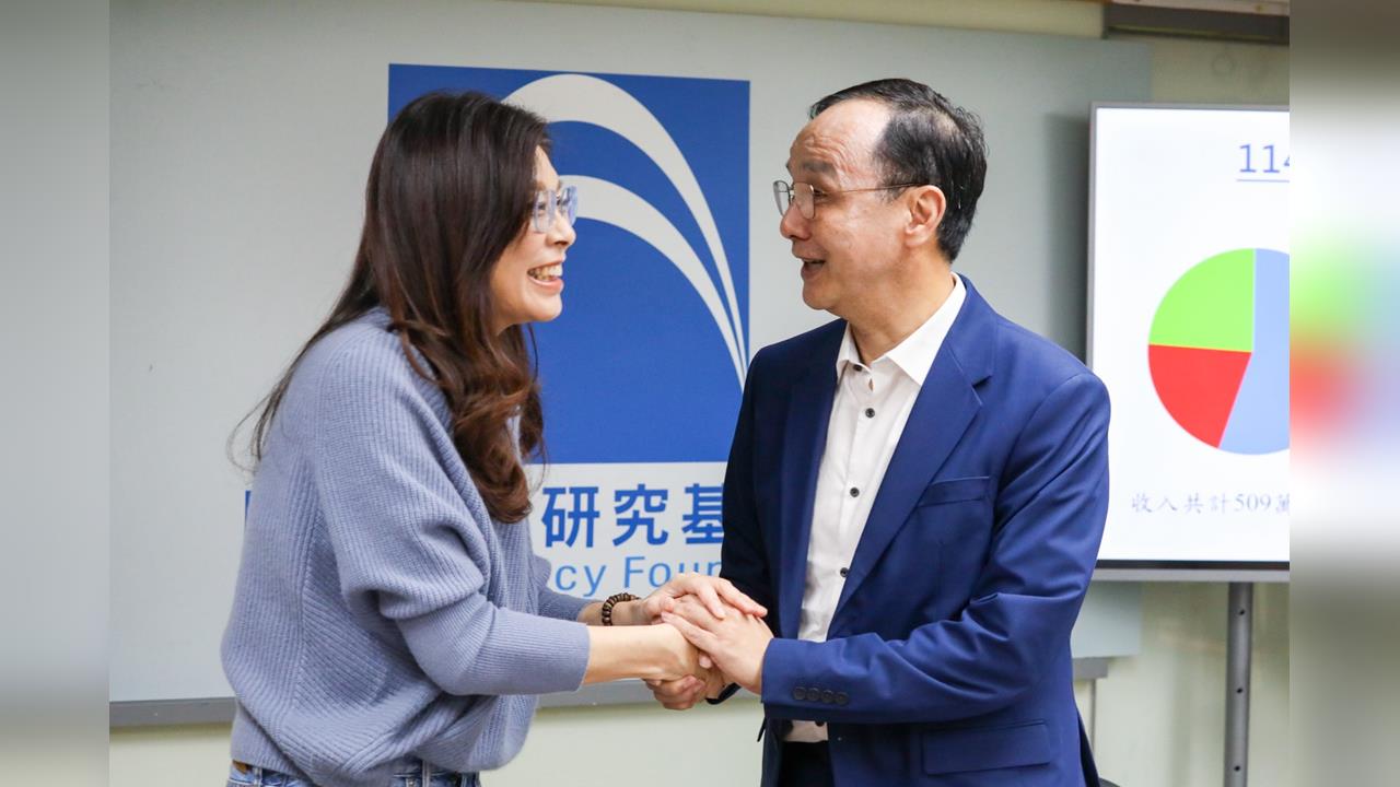 快新聞／國民黨智庫董事長交接　朱立倫：鄭麗文一定有很多新的創意