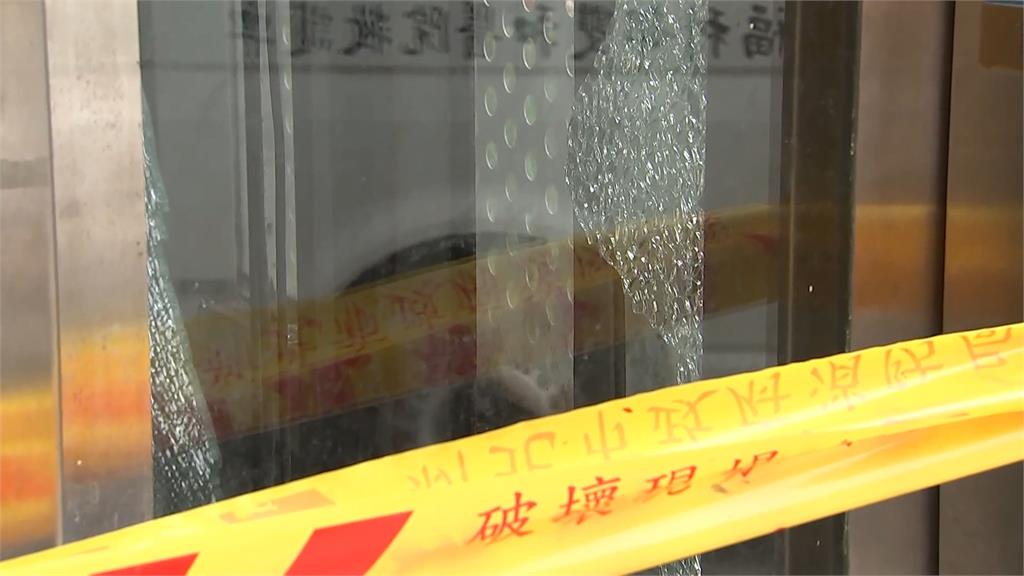 府中站陸橋電梯急墜1樓！　　　婦人與8歲童受傷受困