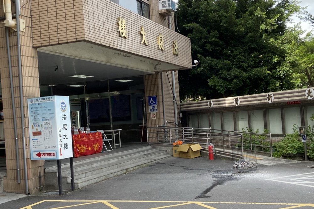 黑貓女司機預謀刺死同事 裁定羈押