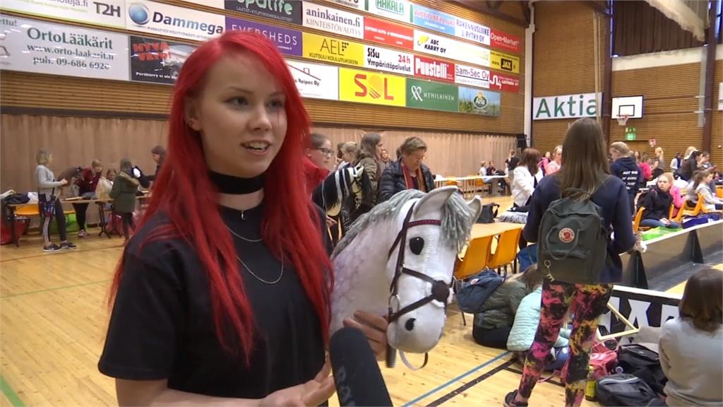 防疫期間來點趣味的！芬蘭假馬障礙賽還重「造型DIY」