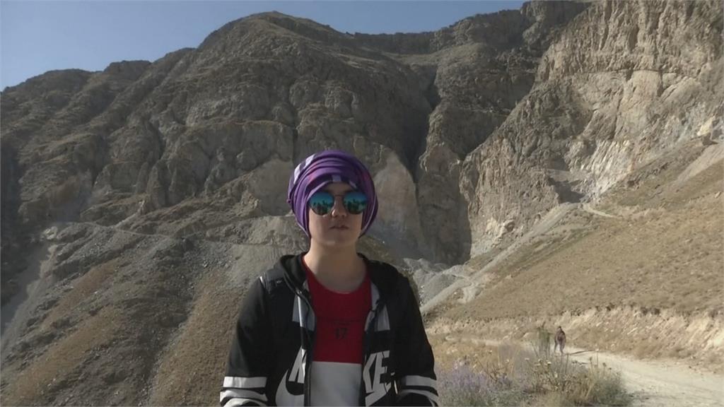 阿富汗異數！少女法蒂瑪愛登山目標攀聖母峰榮耀祖國