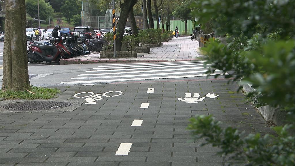 保護行人、改善自行車空間　北市劃設「人車分流標線」