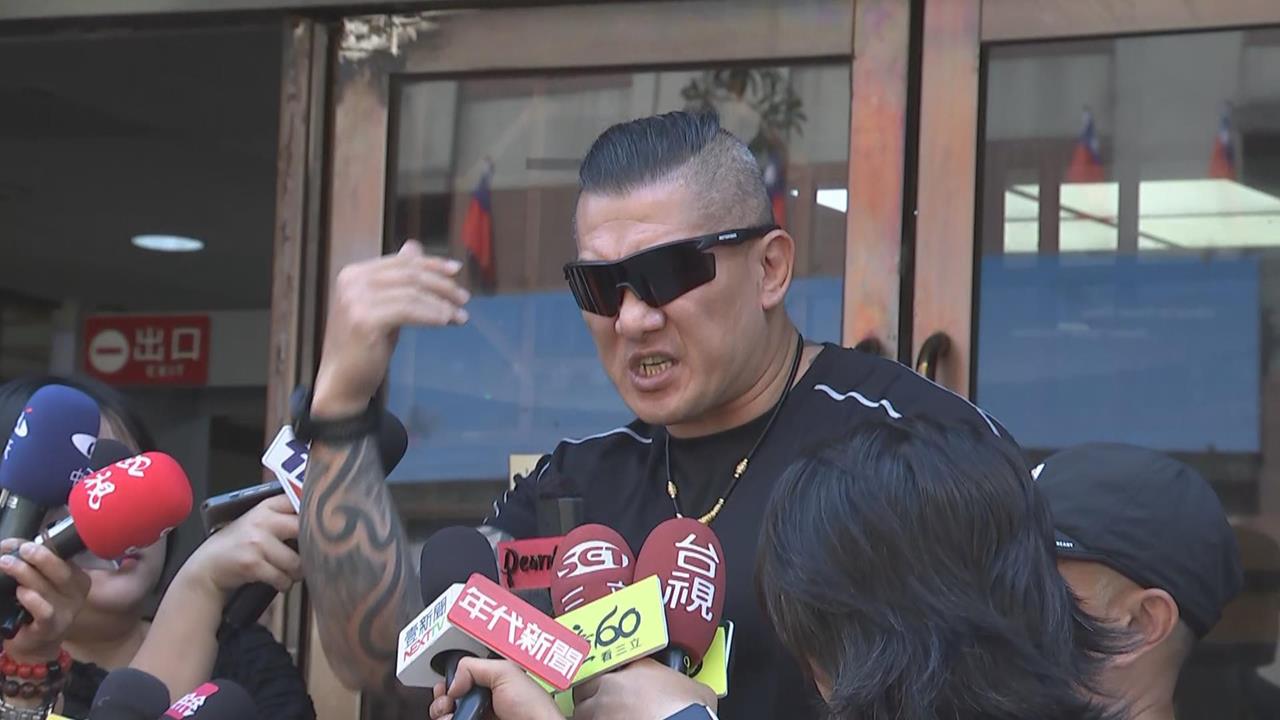 快新聞／口無遮攔！館長北院外大喊「請問要斬誰？」　小草竟齊呼總統名