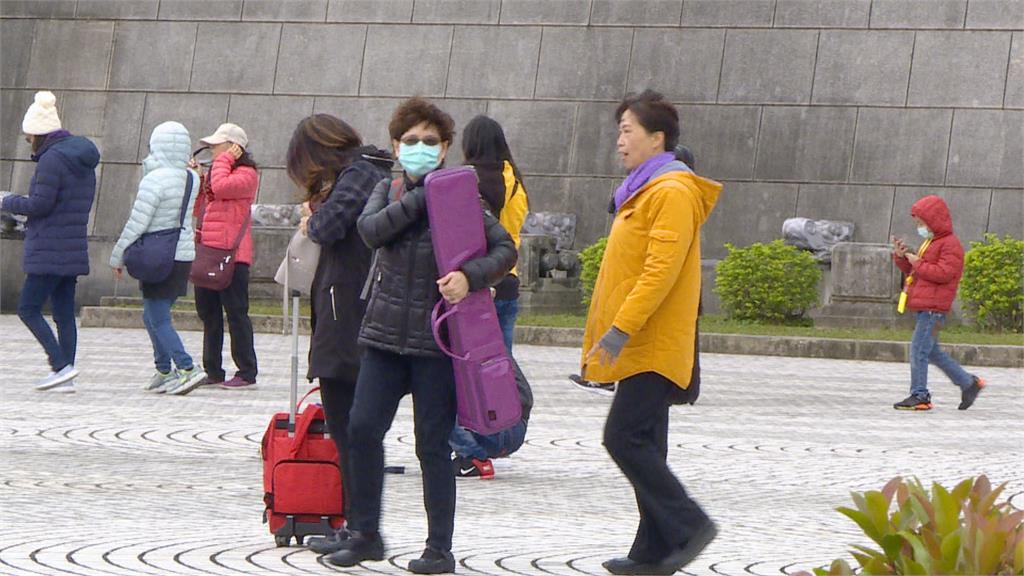 天冷溫驟降銀髮族高風險 中醫師教保暖撇步 頭部、腹部、下肢關鍵三部位 保暖不可少