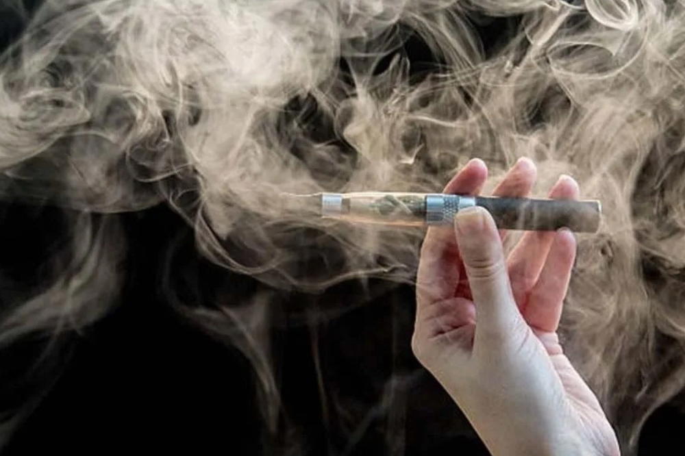 「我好飄…」國中女教室吸喪屍煙彈失控 同學還原現場