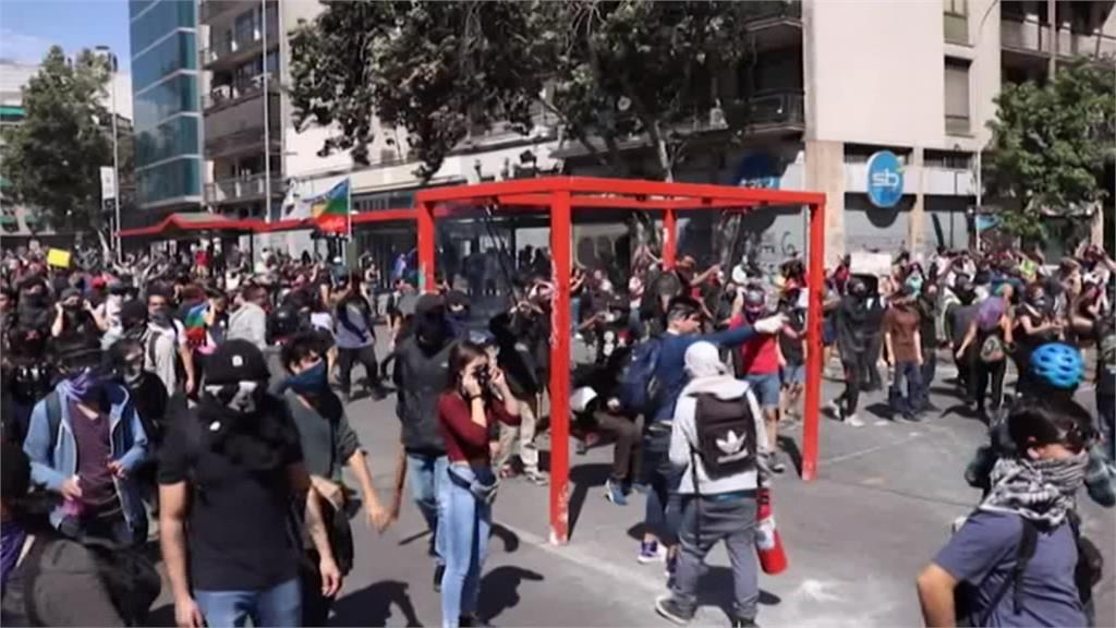 內閣改組難平民怨！智利反政府示威10天20死