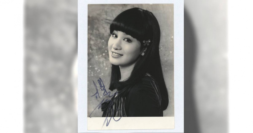楊麗花整理相片「挖出28歲絕世美照」！同框鄧麗君笑喊：我滿有女人味