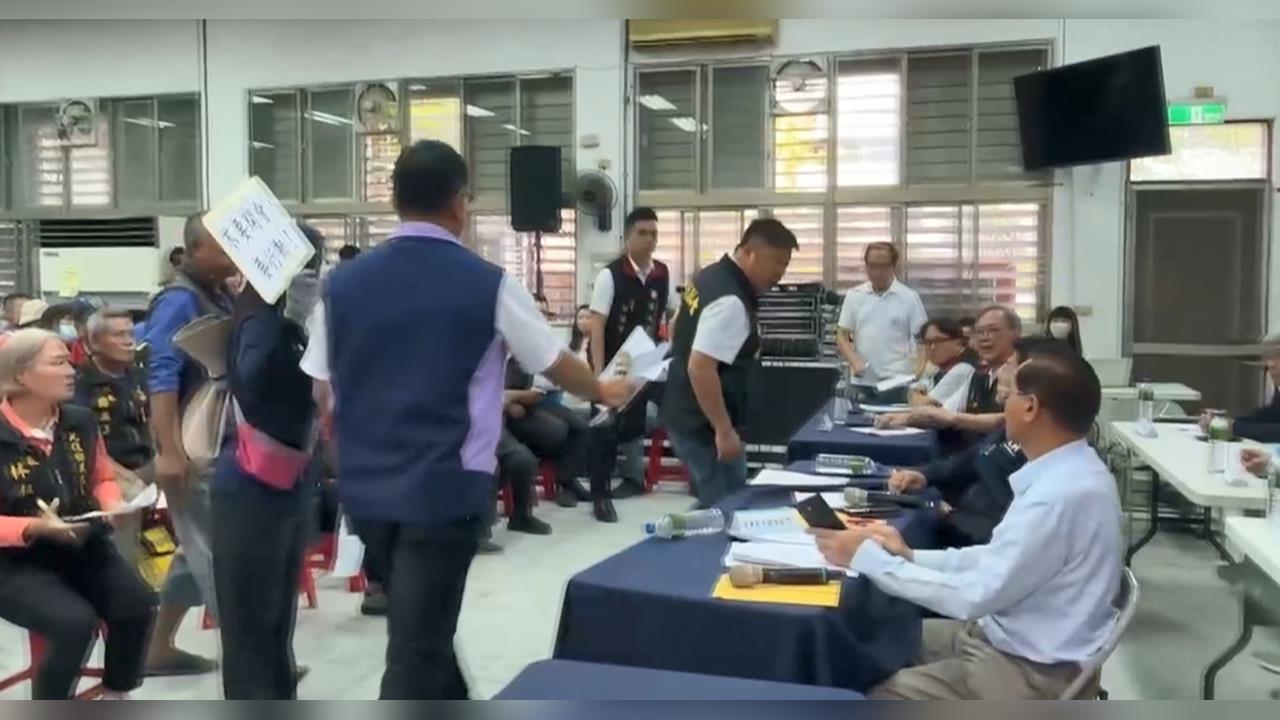 花蓮議長張峻怒踹傅崐萁桌　挨告6罪僅起訴傷害罪