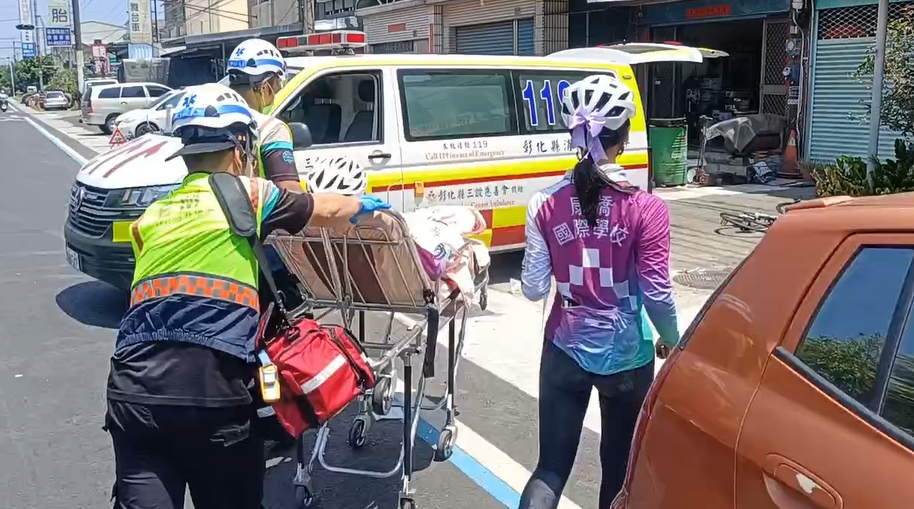 快新聞／康橋國際學校嚴重車禍！　轎車逆向「7學生被撞一團」畫面曝光