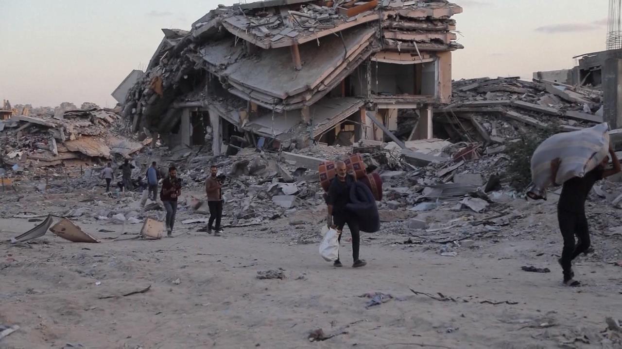 救援卡車進入加薩 以色列街頭張貼感謝川普標語