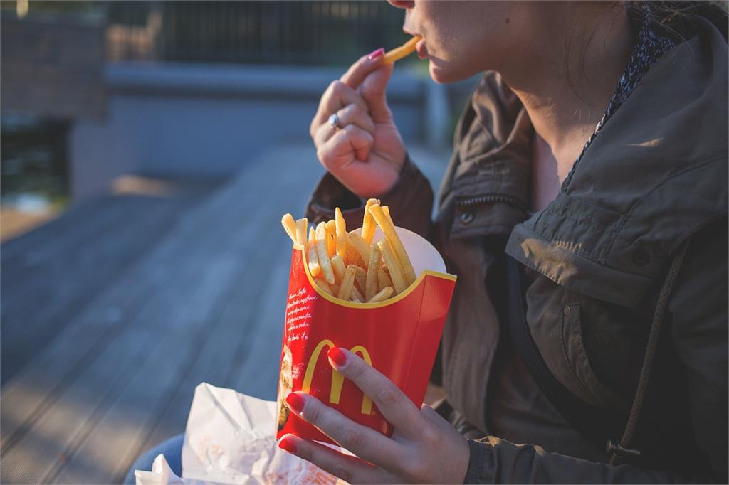 快新聞／麥當勞爆抵制潮！　網友籲「不吃不會死」正視打工少女性侵案
