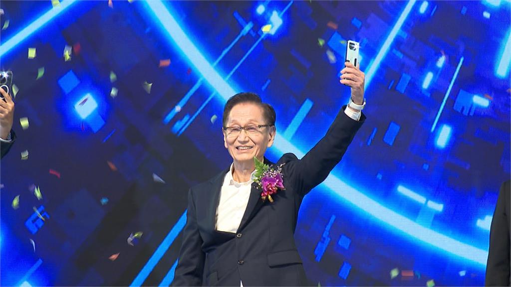華碩往全方位AI企業發展 施崇棠:AI人才擴編到千人