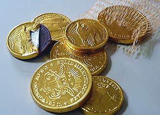 快新聞／吃甜甜過好年！復古「足球、金幣巧克力」　掀一波回憶殺