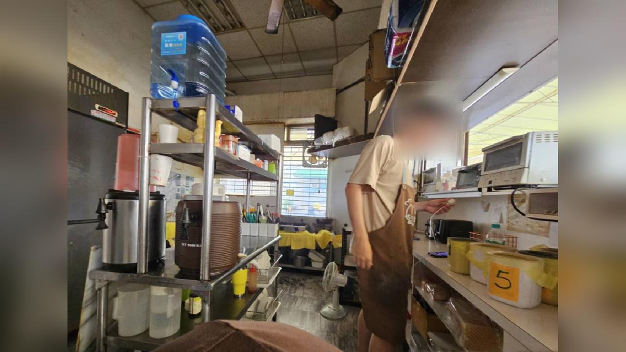 警穿圍裙扮早餐店店員 埋伏逮捕詐團「收簿手」