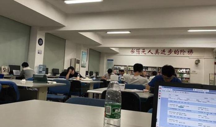 快新聞／中國失業率飆高「不再公布數據」　找嘸工作青年「假裝上班」窩在圖書館