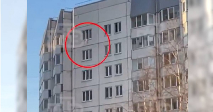 18個月幼童懸掛10樓窗外驚險墜落　路人協力「外套救命」