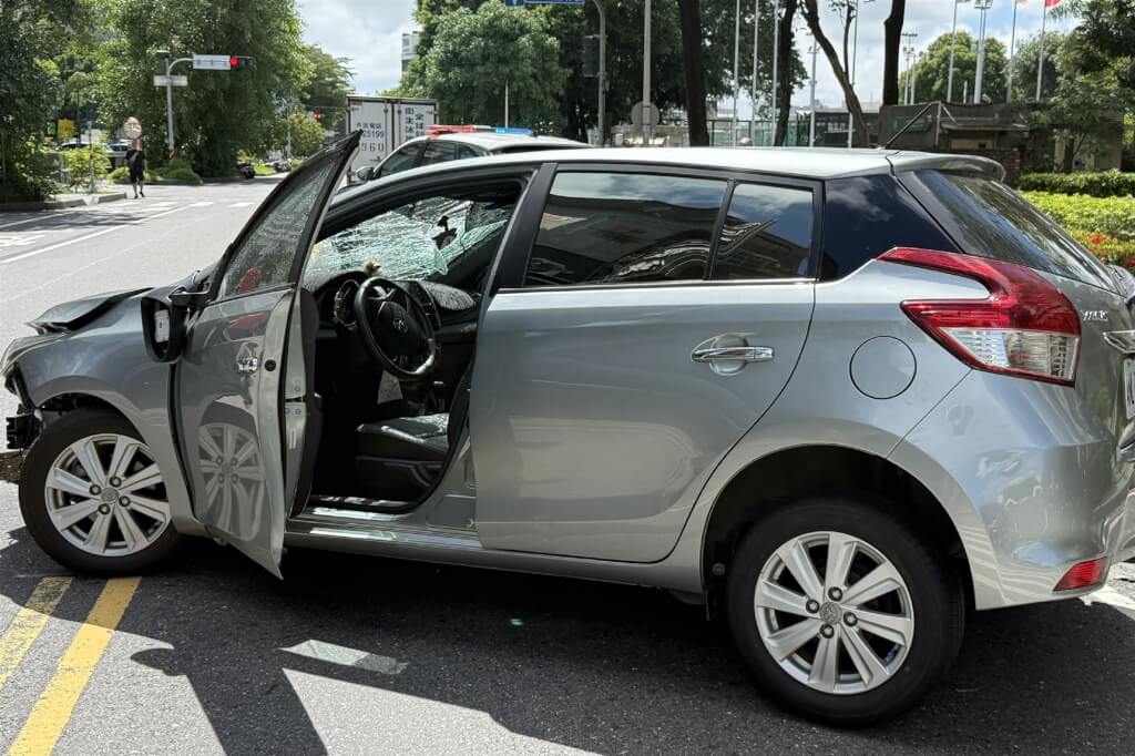 台南成大旁7旬婦撞29車釀1死2傷　涉過失致死10萬交保