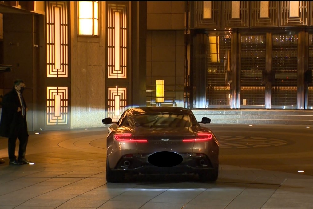 獨家／骨灰稍早返台！　前夫汪小菲晚間駕車「駛入大S家」畫面曝光