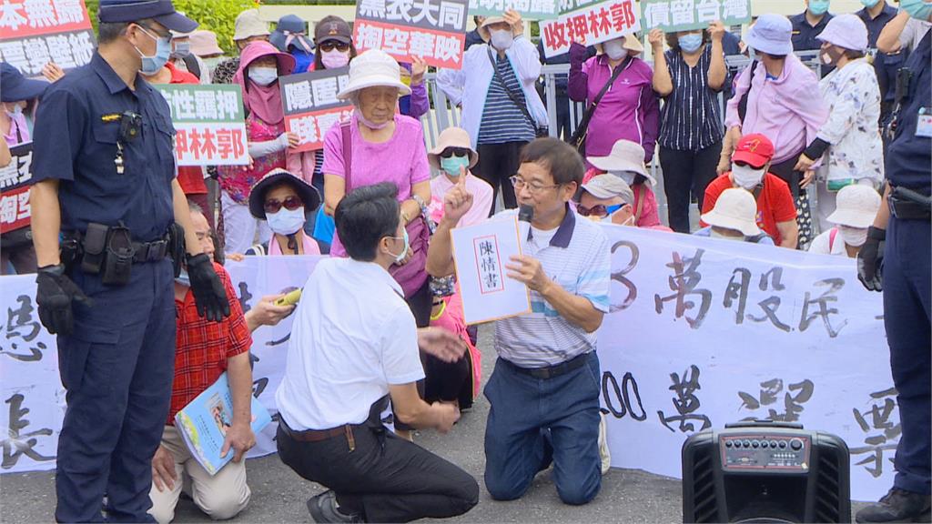 華映成壁紙  高齡股東賠光老本 自救會行政院前下跪抗議