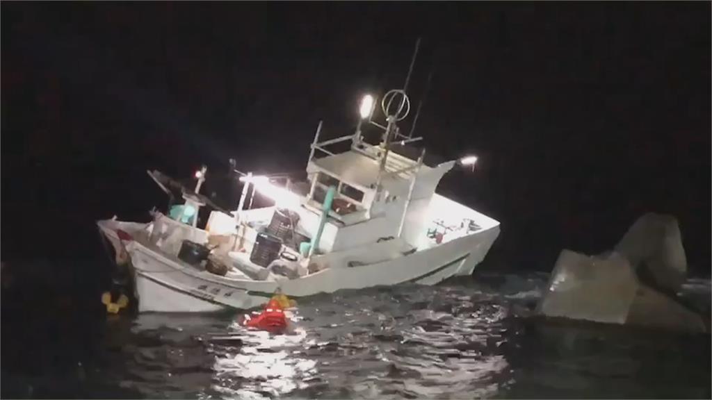 漁船捕撈土魠魚觸礁擱淺 船長一夜漂流10小時幸運獲救