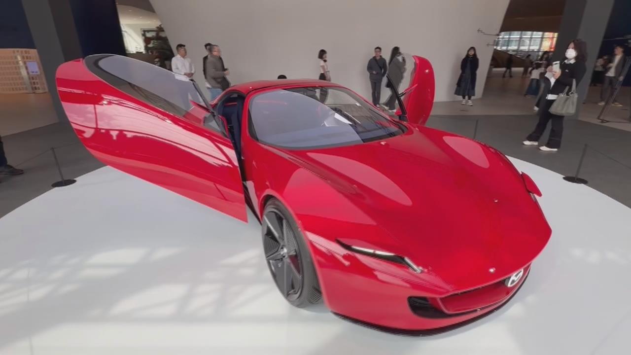 打破科技冰冷印象！　Mazda概念跑車開進臺中歌劇院