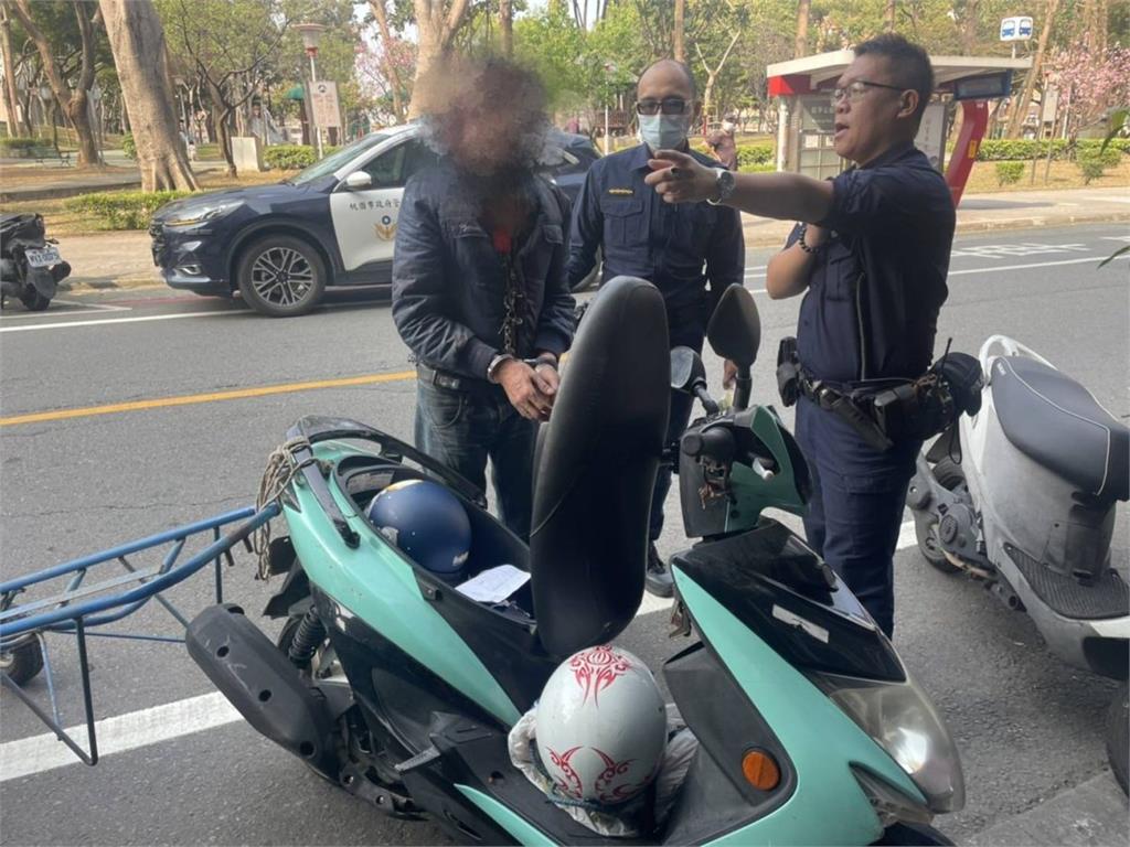 忘記拔鑰匙!賊偷機車做資源回收遭警當街活逮