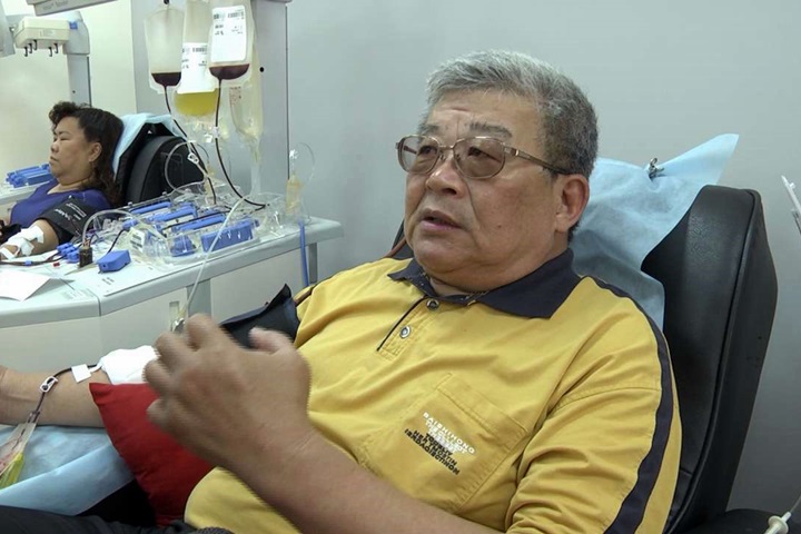妻子生產受到幫助 他用捐血2112次回報社會