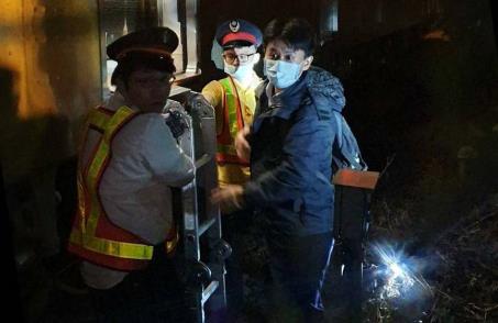 快新聞／台鐵「新竹往竹北」疑撞到異物 緊急協助約200名旅客轉乘
