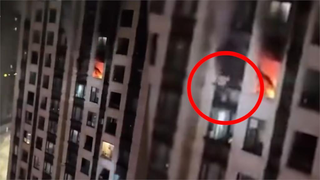 防疫走火入魔？中國火災照封樓　「屋主逃不出」被迫跳下20多層樓