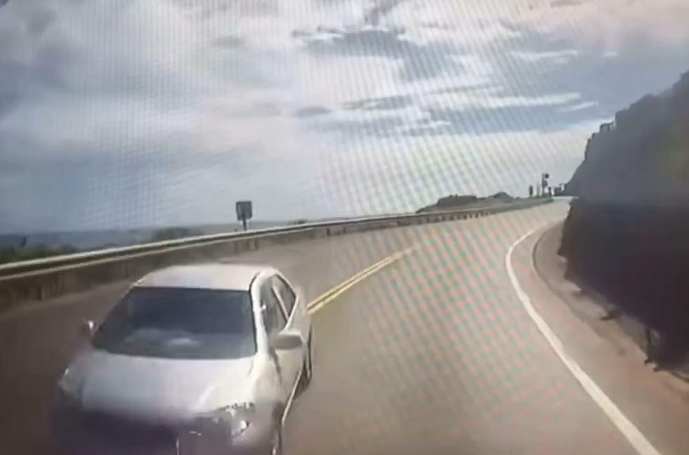 濱海公路車禍原因曝！　轎車跨雙黃線衝撞　砂石車司機拋飛亡