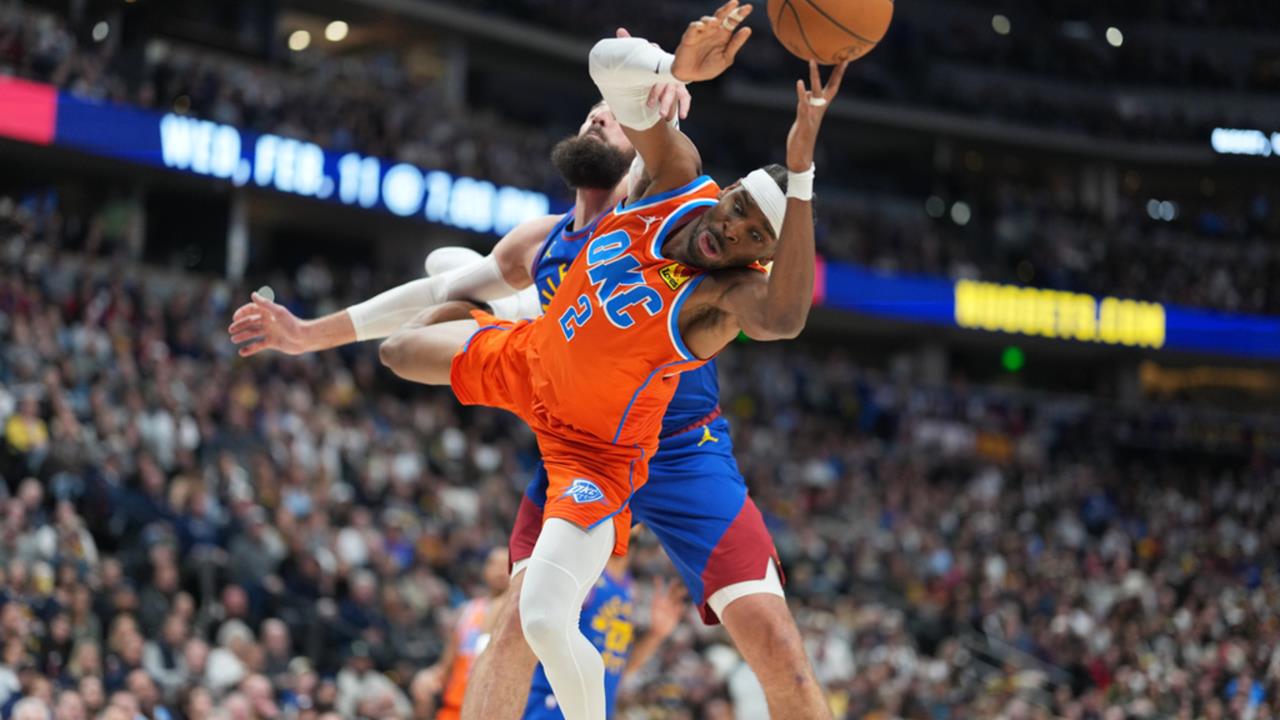 NBA(影)/對手剩苦笑!SGA「怎麼撞都不倒」原地轉體竟「站著」投進And 1