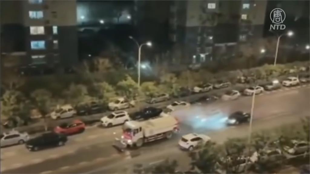 西安封城引爆恐慌 民眾搶物資上演全武行