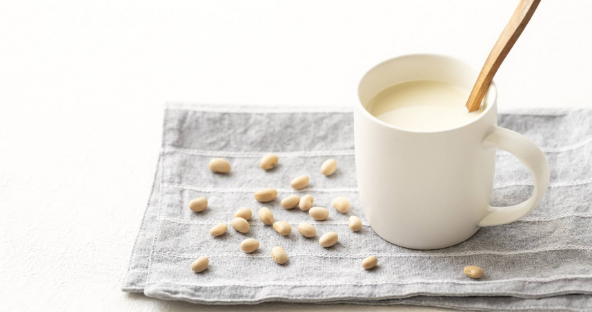 想補鈣防骨鬆可以喝豆奶嗎？　營養師揭「3種奶」分類大不同