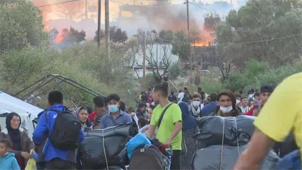 縱火！希臘摩利亞難民營一天兩火警 確診被封營引爆怒火