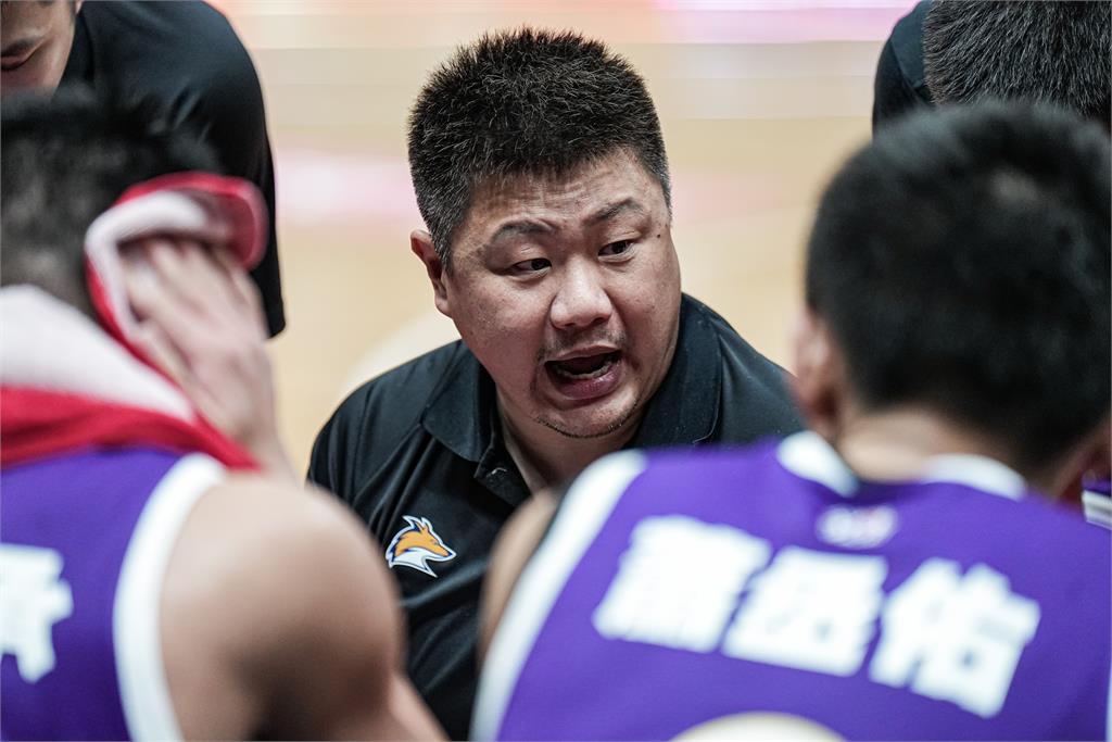 HBL／南湖晉級教練討抱抱　王浩森創執教7年生涯未曾跌出8強紀錄