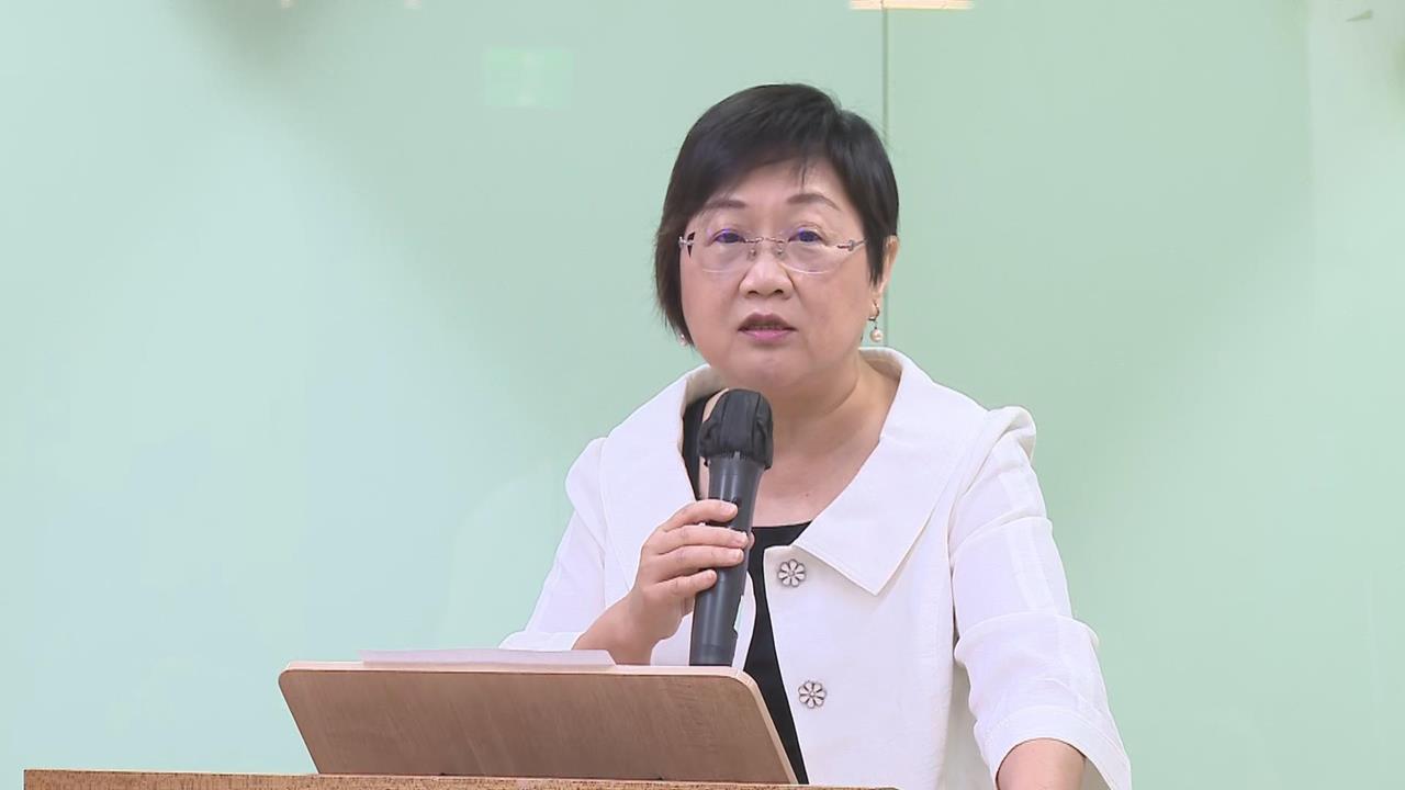 最新／遭控帶兒隨行出訪！徐佳青落淚了　宣布請辭僑委會委員長