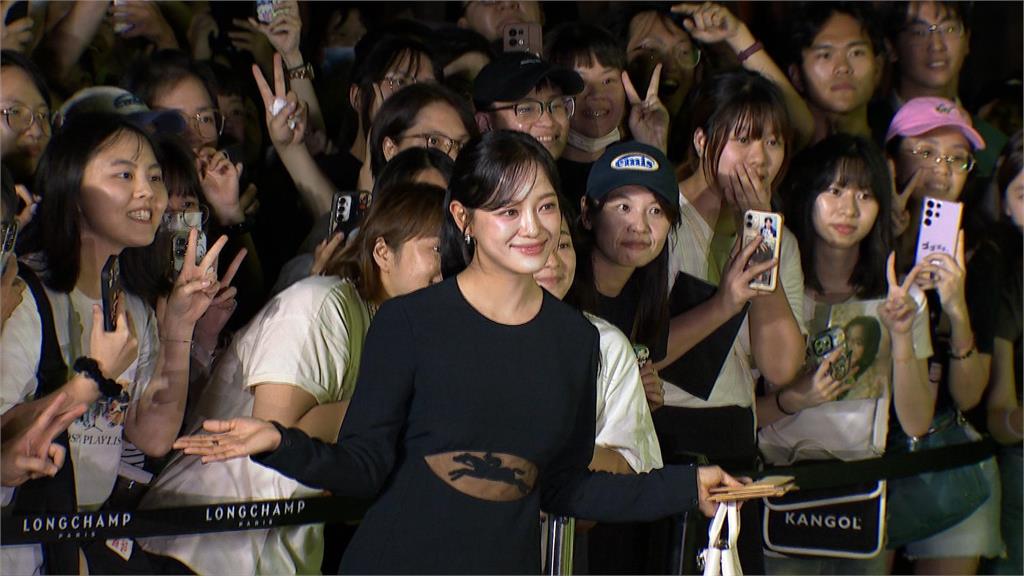 《社內相親》金世正來台「曬台灣國旗」！自爆狂吃這些美食：想再去夜市