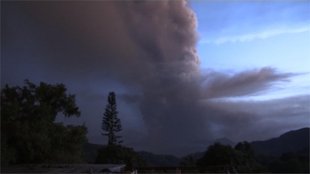菲律賓塔爾火山噴發！居民緊急撤離、機場關閉