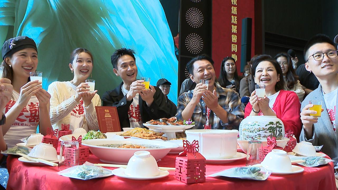 搭雙囍熱潮! 電影院請影迷喝喜酒 劇中主演劉冠廷、余香凝驚喜現身