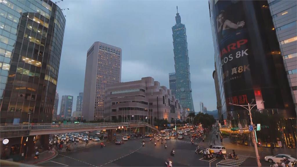 倒數3天！「台北世貿天橋」拆除前先封橋　攝影迷卡位搶拍最後畫面