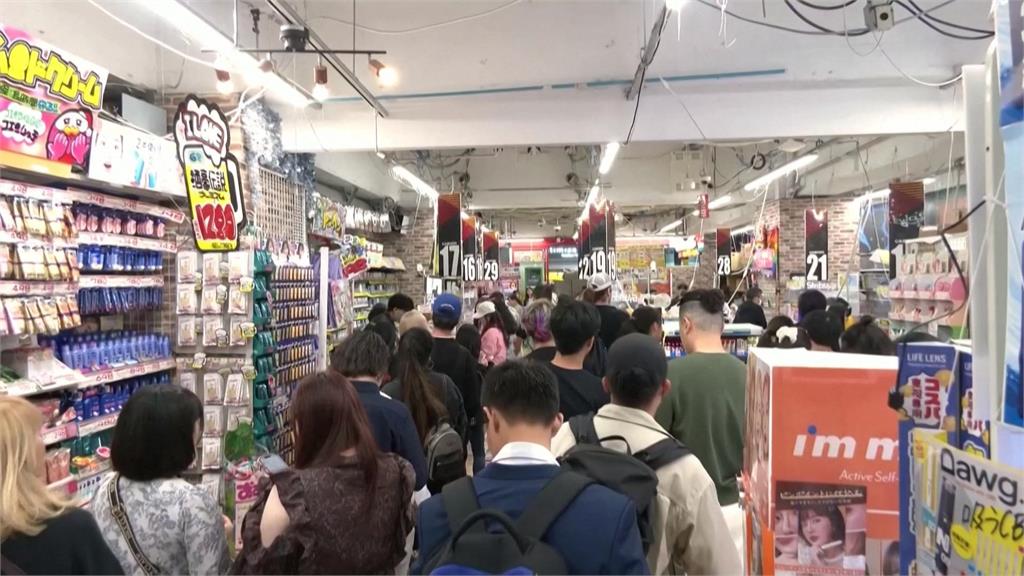 日圓兌美元貶破150大關　遊日美國客狂買直呼好便宜