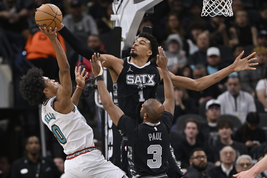 NBA(影)/183公分拉221公分來爭球 馬刺「老船長」CP3急中生智網讚爆