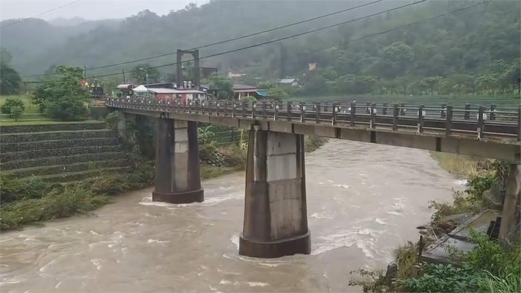 豪雨沖刷！台鐵平溪線軌道下陷1.5米　三貂嶺站至菁桐站停駛