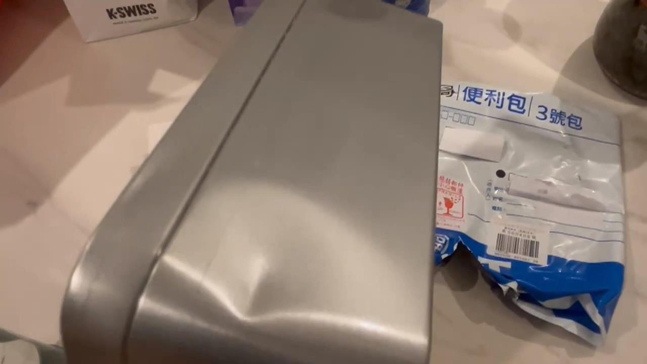 收中秋禮盒多處凹陷、餅乾碎裂! 收禮者質疑物流出問題