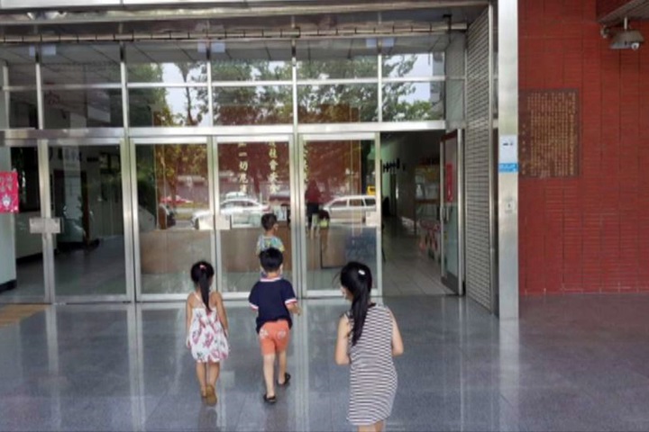 4歲童撿到50元怕被誤會 找同伴一起上警局