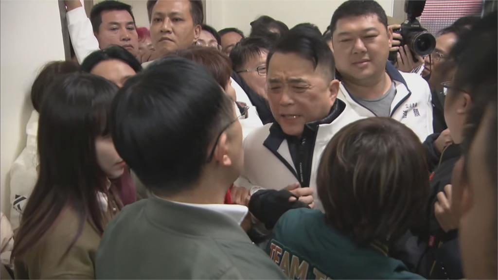 快新聞／藍硬闖《選罷法》1分鐘出委　名導嘆：比當年服貿還不堪
