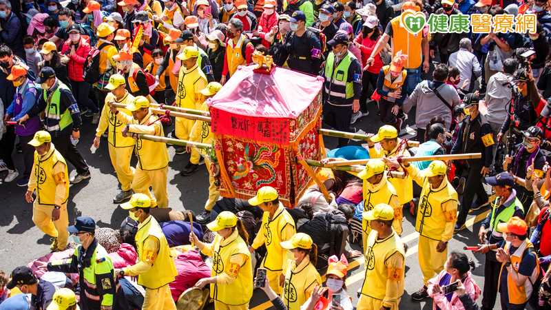 白沙屯進香來了!長時間徒步怎麼走較好 醫揭關鍵:2族群留意