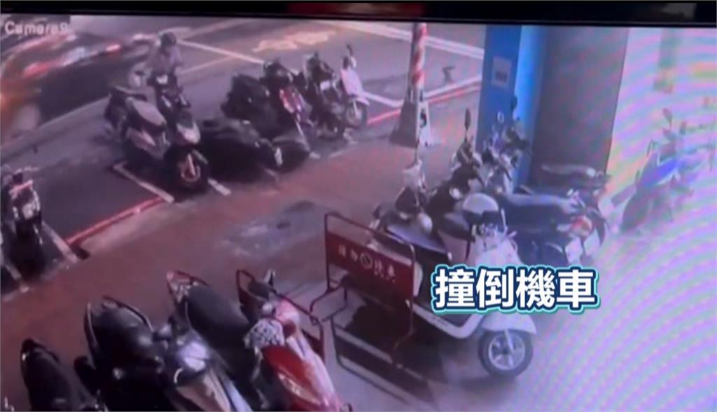 好心疼！新車停路邊車格　被挪動、連續撞倒「滿滿刮痕」