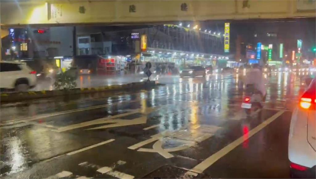 快新聞／深夜雨彈開轟「一路下到明天」　4縣市<em>大雨特報</em>