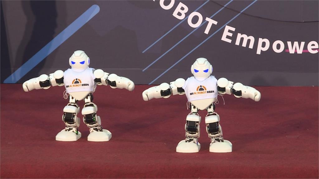 成大「機器人嘉年華」 現在的機器人也可以做「這個」